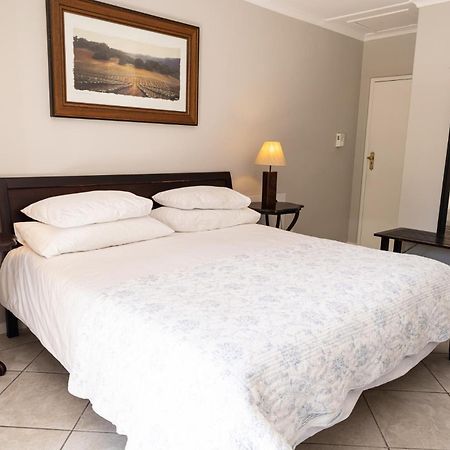 Cape Village Lodge Durbanville Kamer foto